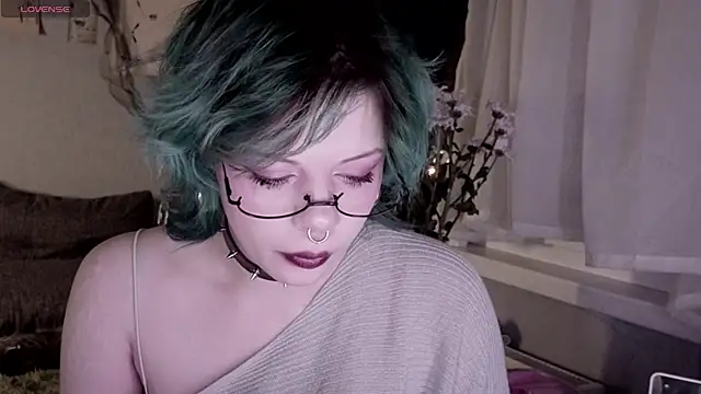 Snapshot of Alice_Zev chatting on 10.27.25 Alice Zev online show from 10.27.25