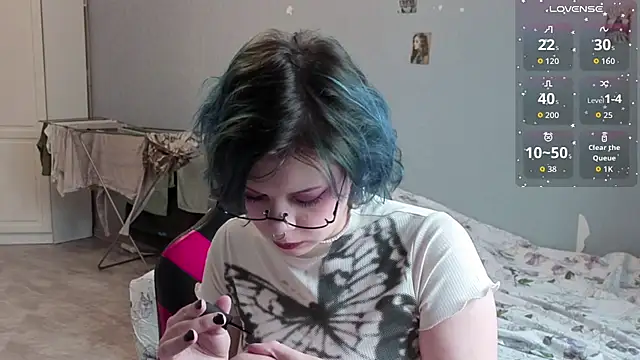 Snapshot of Alice_Zev chatting on 11.08.25 Alice Zev online show from 11.08.25