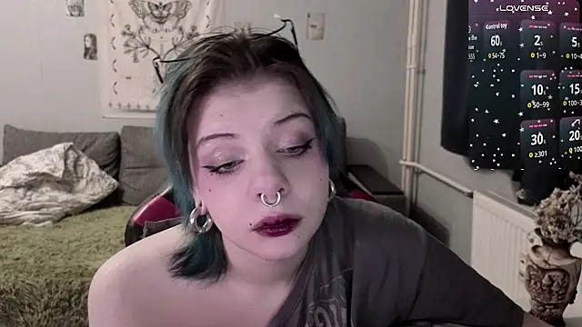 Snapshot of Alice_Zev chatting on 11.25.25 Alice Zev online show from 11.25.25