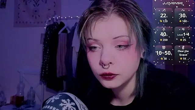 Snapshot of Alice_Zev chatting on 12.18.25 Alice Zev online show from 12.18.25