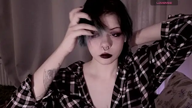 Snapshot of Alice_Zev chatting on 12.20.25 Alice Zev online show from 12.20.25