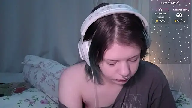 Snapshot of Alice_Zev chatting on 02.02.26 Alice Zev online show from 02.02.26