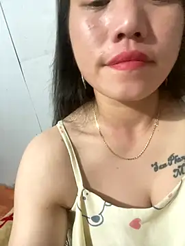 Snapshot of chipp-bong chatting on 09.14.25 chipp-bong online show from 09.14.25