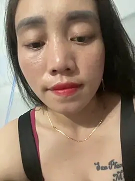 Snapshot of chipp-bong chatting on 09.18.25 chipp-bong online show from 09.18.25