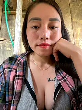 Snapshot of chipp-bong chatting on 10.19.25 chipp-bong online show from 10.19.25