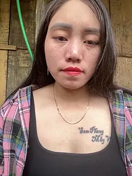 Snapshot of chipp-bong chatting on 10.23.25 chipp-bong online show from 10.23.25