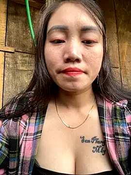 Snapshot of chipp-bong chatting on 10.30.25 chipp-bong online show from 10.30.25