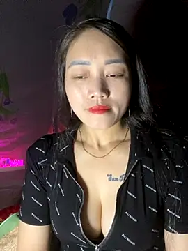 Snapshot of chipp-bong chatting on 11.12.25 chipp-bong online show from 11.12.25