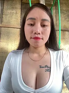 Snapshot of chipp-bong chatting on 11.16.25 chipp-bong online show from 11.16.25