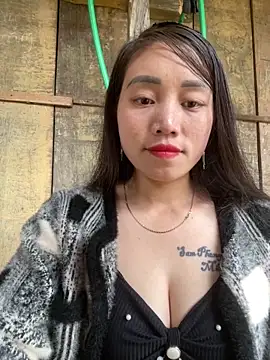 Snapshot of chipp-bong chatting on 12.04.25 chipp-bong online show from 12.04.25