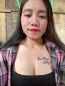 Snapshot of chipp-bong chatting on 12.22.25 chipp-bong online show from 12.22.25