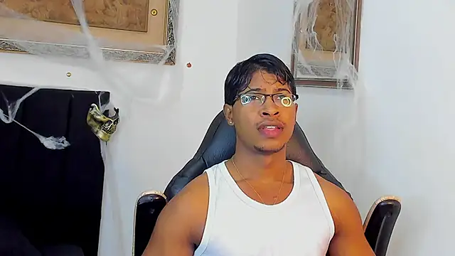 Snapshot of cassian_gold chatting on 10.23.25 cassian gold online show from 10.23.25