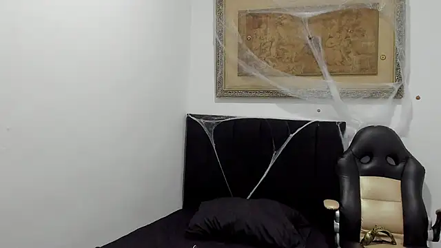 Snapshot of cassian_gold chatting on 10.28.25 cassian gold online show from 10.28.25