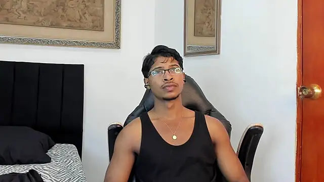 Snapshot of cassian_gold chatting on 11.10.25 cassian gold online show from 11.10.25