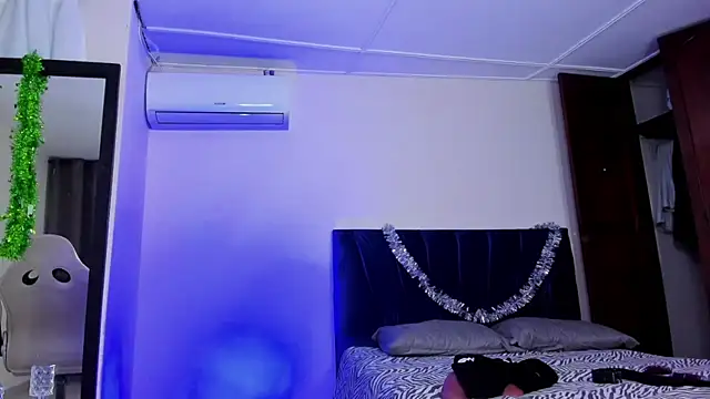 Snapshot of cassian_gold chatting on 12.21.25 cassian gold online show from 12.21.25