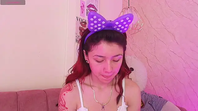 Snapshot of april_bennett chatting on 09.29.25 april bennett online show from 09.29.25