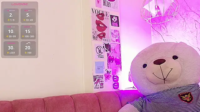 Snapshot of april_bennett chatting on 10.02.25 april bennett online show from 10.02.25