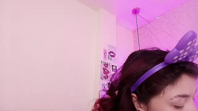 Snapshot of april_bennett chatting on 10.03.25 april bennett online show from 10.03.25