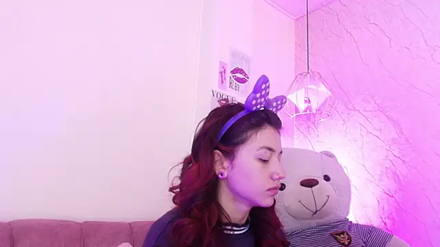 Snapshot of april_bennett chatting on 10.06.25 april bennett online show from 10.06.25