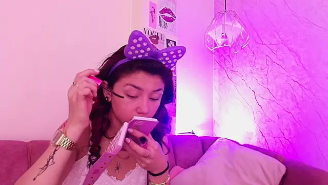 Snapshot of april_bennett chatting on 10.16.25 april bennett online show from 10.16.25