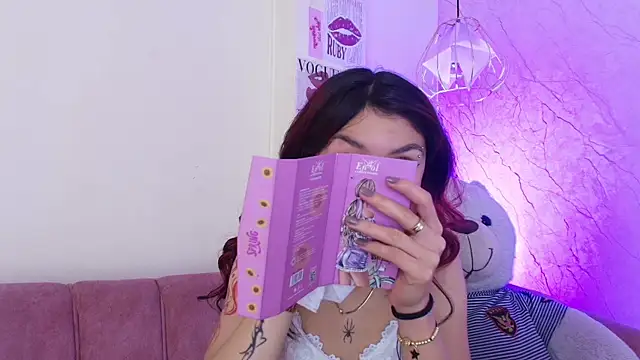 Snapshot of april_bennett chatting on 10.18.25 april bennett online show from 10.18.25