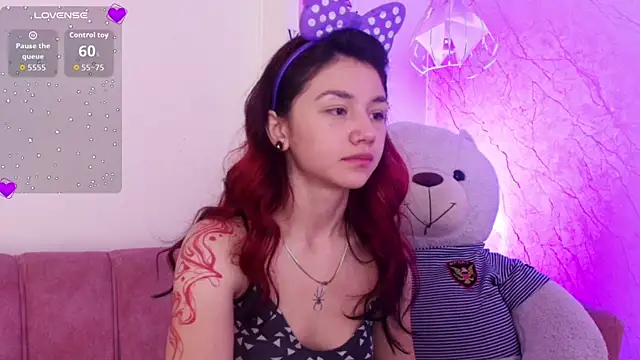 Snapshot of april_bennett chatting on 10.22.25 april bennett online show from 10.22.25