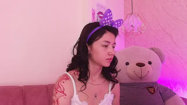 Snapshot of april_bennett chatting on 11.07.25 april bennett online show from 11.07.25