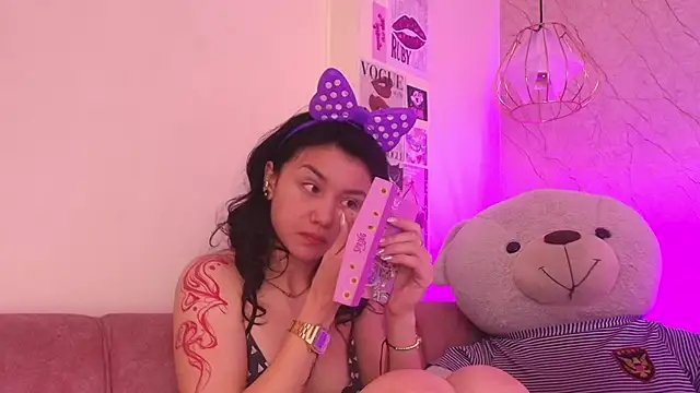 Snapshot of april_bennett chatting on 11.13.25 april bennett online show from 11.13.25