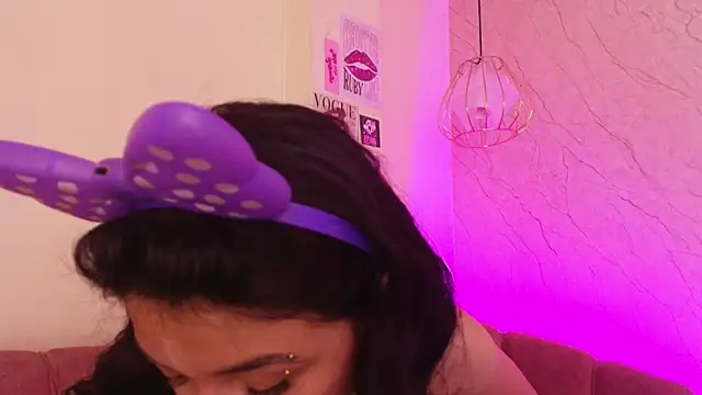 Snapshot of april_bennett chatting on 11.21.25 april bennett online show from 11.21.25