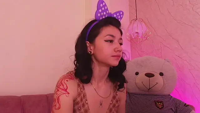 Snapshot of april_bennett chatting on 11.22.25 april bennett online show from 11.22.25