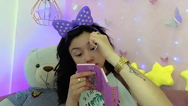 Snapshot of april_bennett chatting on 11.27.25 april bennett online show from 11.27.25