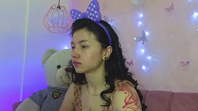 Snapshot of april_bennett chatting on 12.04.25 april bennett online show from 12.04.25