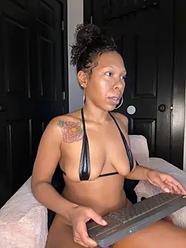 Snapshot of __suki chatting on 11.13.25 suki online show from 11.13.25