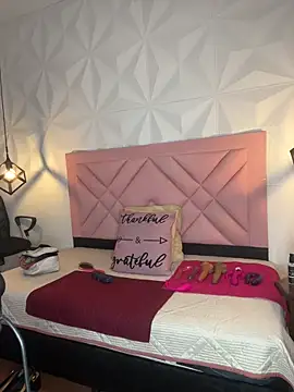 Caroline daring online show from 05.24.26