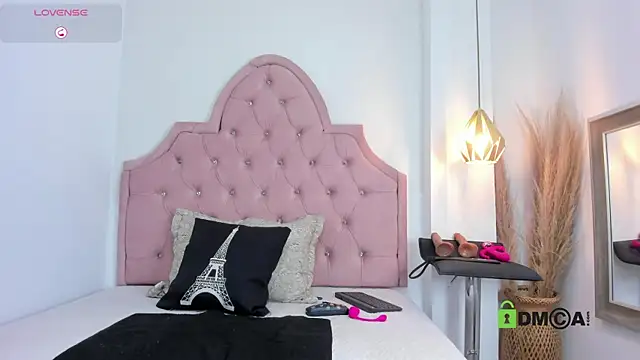 Caroline daring online show from 06.30.26