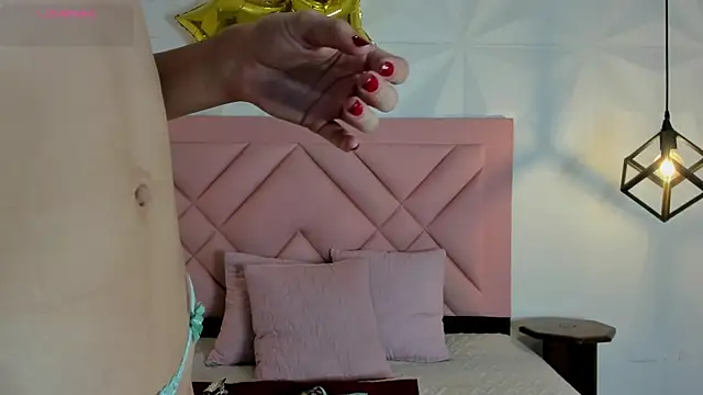 Caroline daring online show from 07.05.26