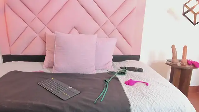 Caroline daring online show from 07.06.26