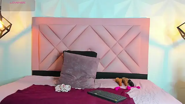 Caroline daring online show from 07.30.26