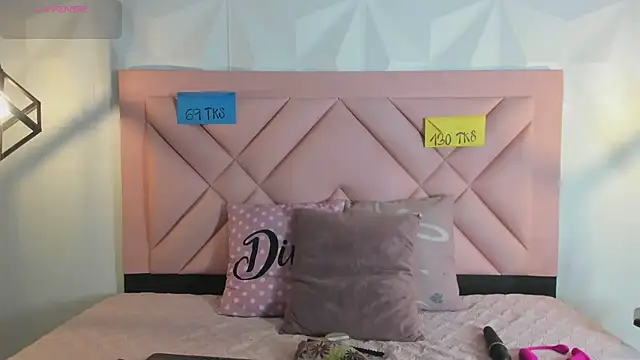 Caroline daring online show from 08.04.26
