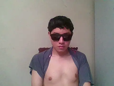 Snapshot of twinkboy593 chatting on 10.10.25 twinkboy593 online show from 10.10.25