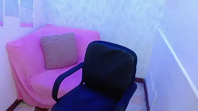 KendallWood  online show from 11.07.25