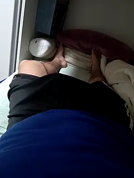 Enriquee147 online show from 10.27.25