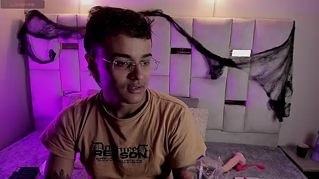 OliverMontiel online show from 10.24.25