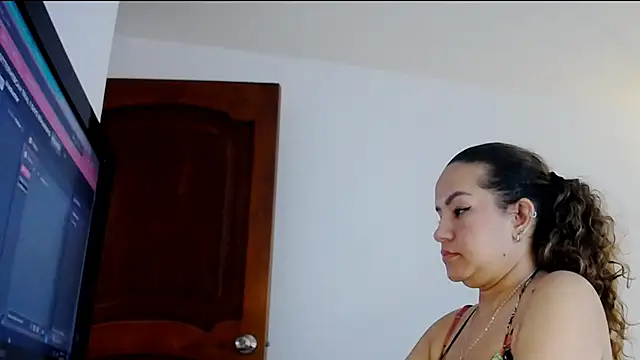 Snapshot of Dulce__Lovee chatting on 09.24.25 Dulce Lovee online show from 09.24.25