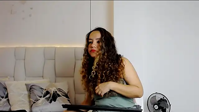 Snapshot of Dulce__Lovee chatting on 09.26.25 Dulce Lovee online show from 09.26.25