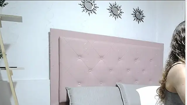 Snapshot of Dulce__Lovee chatting on 10.13.25 Dulce Lovee online show from 10.13.25