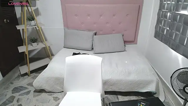 Snapshot of Dulce__Lovee chatting on 11.09.25 Dulce Lovee online show from 11.09.25