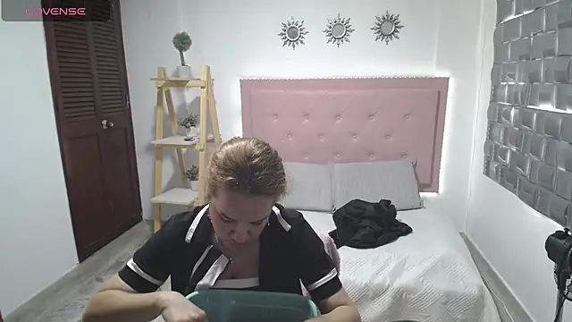 Snapshot of Dulce__Lovee chatting on 11.21.25 Dulce Lovee online show from 11.21.25