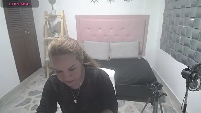 Snapshot of Dulce__Lovee chatting on 12.03.25 Dulce Lovee online show from 12.03.25