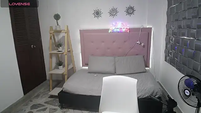 Snapshot of Dulce__Lovee chatting on 12.17.25 Dulce Lovee online show from 12.17.25